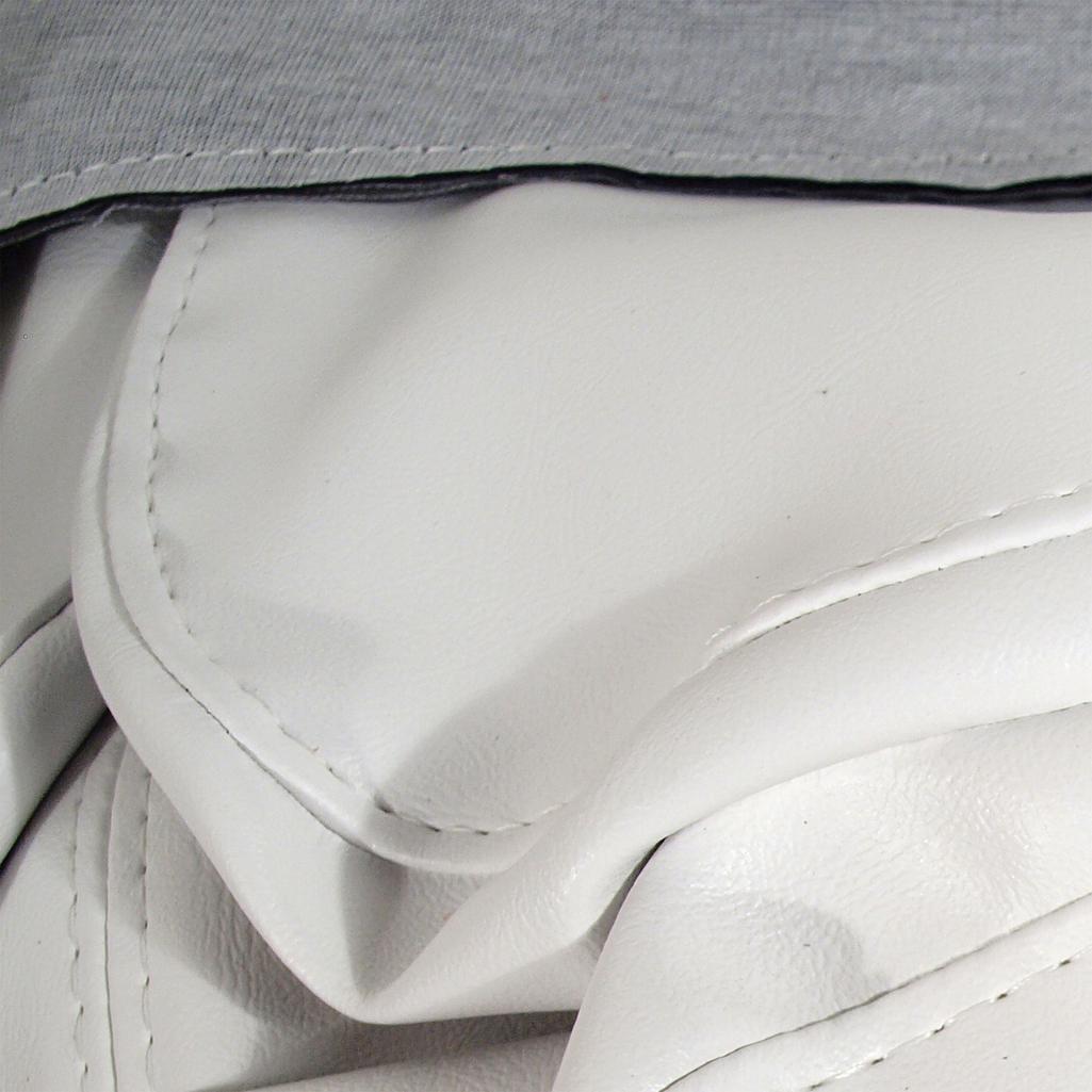 Standard / White detail