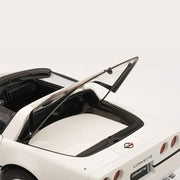 C4 Corvette - Die Cast 1:18 - White : 1986 C4,Accessories